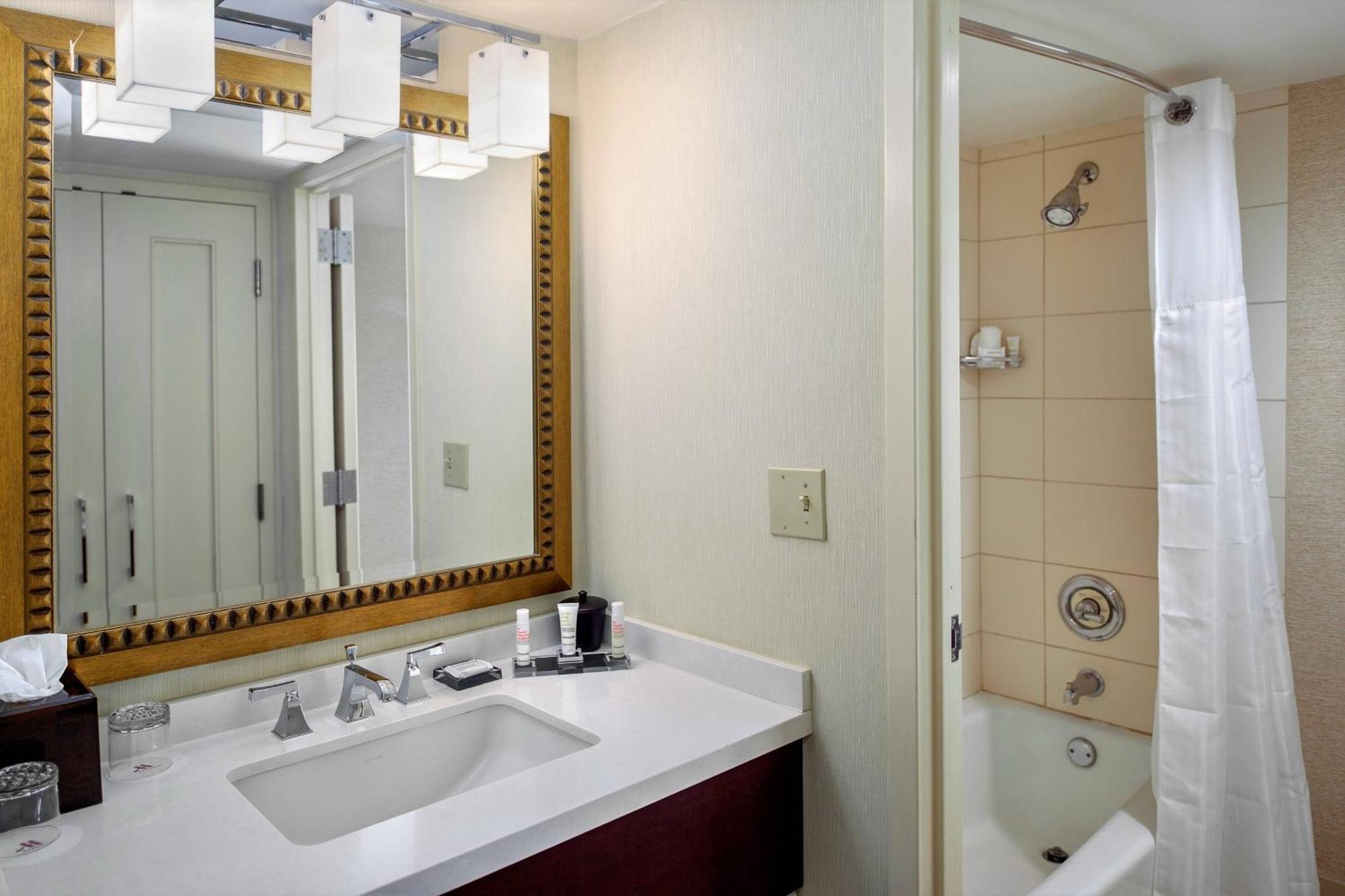 Marriott St. Louis West Hotel Chesterfield Exterior photo